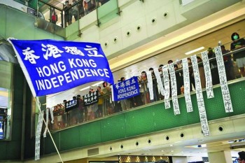 Hong Kongers march in silent protest