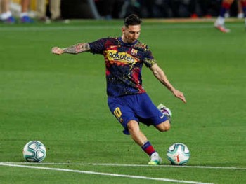 Messi doubts reflect chaos at Barcelona