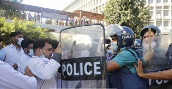 Police charge batons, foil protest of medical students