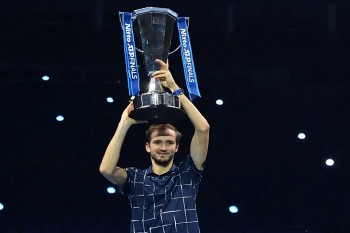 Medvedev beats Thiem to get ATP Finals title