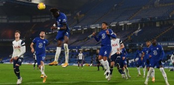 Tottenham get back top location with goalless Chelsea draw