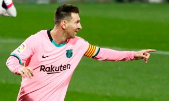 Messi surpasses Pele and leads Barca to victory at Valladolid