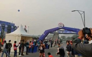 Dhaka runners take part in Bangabandhu marathon
