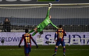 Barca reach Spanish Super Glass final