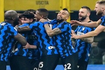 Inter defeat Juventus to go level with leaders Milan