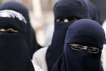 Swiss favour ban in burqas, poll shows
