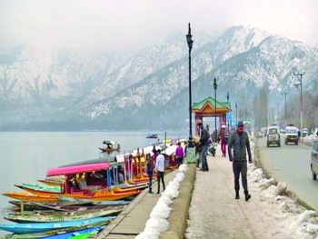Tourist influx increases found in Jammu and Kashmir after snowfall