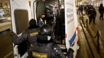Mass detentions after Putin critic Navalny jailed