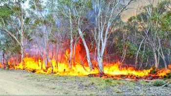Bushfire threatens Perth