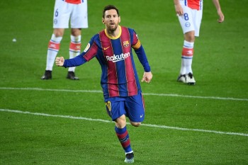 Messi leads Barca to thumping Alaves gain before PSG test
