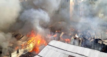 150 shanties gutted in fire at Cumilla Patti