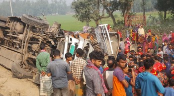 5 killed in Sirajganj Bus-truck collision