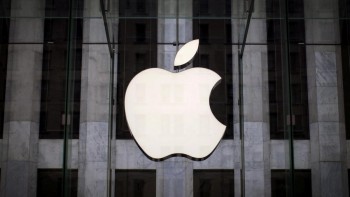 Apple opens all its US stores