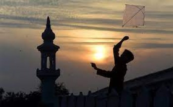 Pakistan's kite flyers defy ban to keep sport alive