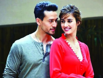 Disha and Tiger pulled over by Mumbai Law enforcement during car drive