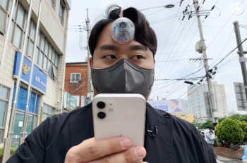 S Korean designer creates 'Third Eyes' for 'smartphone zombies'