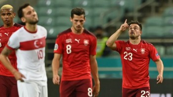 Switzerland beat Turkey to keep Euro hopes alive