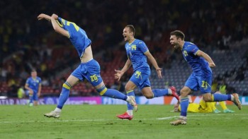 Last-gasp Dovbyk winner sends Ukraine into first Euro quarters