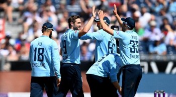 Woakes and Root star as England overwhelm Sri Lanka in 1st ODI