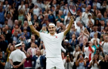 Federer cautious as Wimbledon welcomes back capacity crowds
