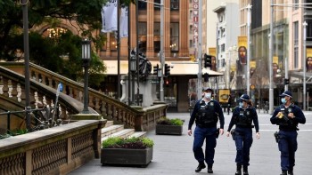 Sydney extends lockdown as other cities reopen