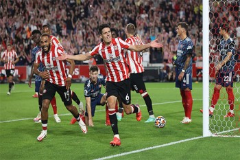 Newcomers Brentford beat Arsenal to make flying Premier League start