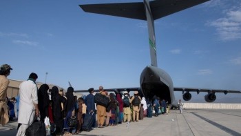 US and UK warn of security threat at Kabul airport