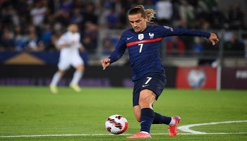 Griezmann scores but 10-man France held by Bosnia in World Cup qualifying