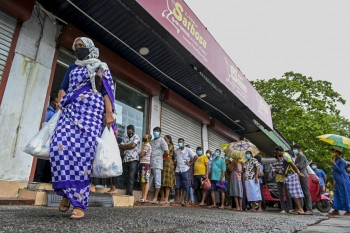Sri Lanka imposes price controls to tackle food shortages