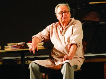 Dev pays tribute to Soumitra Chattopadhyay