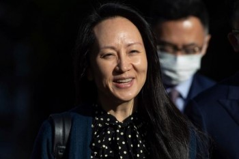 Top Huawei boss flies back to China after deal with US