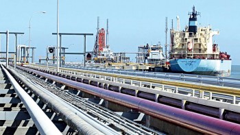 Under US sanctions, Iran and Venezuela strike oil export deal