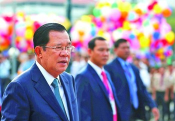 Cambodia PM seeks barring of duel citizenship for  holders of top posts