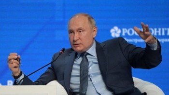 Putin denies weaponizing energy amid Europe crisis