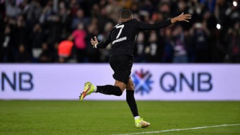 PSG scrape victory with late Mbappe penalty