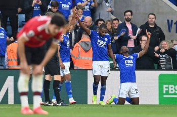 Leicester City end Manchester United's unbeaten away record after six-goal thriller