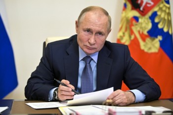 Putin orders most Russians to stay off work for a week as virus deaths rise