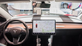 Tesla withdraws self-driving beta over software issues