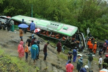 Indonesia bus crash kills 13, injures dozens