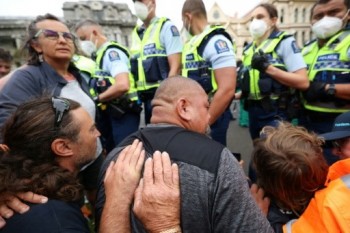 Clashes as New Zealand police clear Covid protest