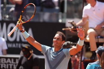 Rafael Nadal strolls past big-hitting John Isner and into last 16 of Italian Open