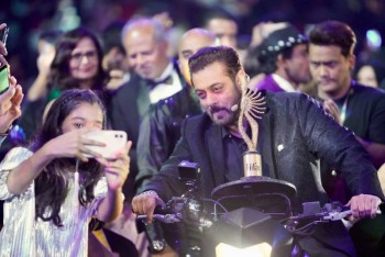 Salman Khan's tribute and Abhishek Bachchan's dance-off – highlights from IIFA Awards 2022