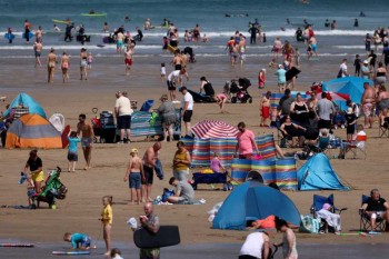 Fans, hoses and air con - heatwave-hit Britons seek relief
