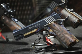 Canada to ban handgun imports: minister