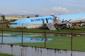 Korean Air plane overshoots runway in Philippines