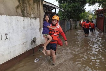 Manila braces for storm Nalgae as 45 dead in the Philippines