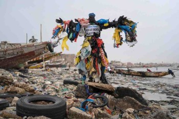 Senegal’s ‘Plastic Man’ on a mission against trash