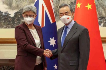 Australian, Chinese foreign ministers meet in bid to repair ties