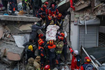 Survivors still being found as quake death toll tops 28,000