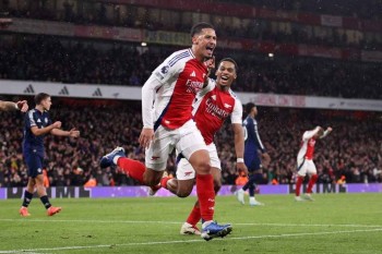 Arsenal Sink Man Utd, Liverpool Drop Points